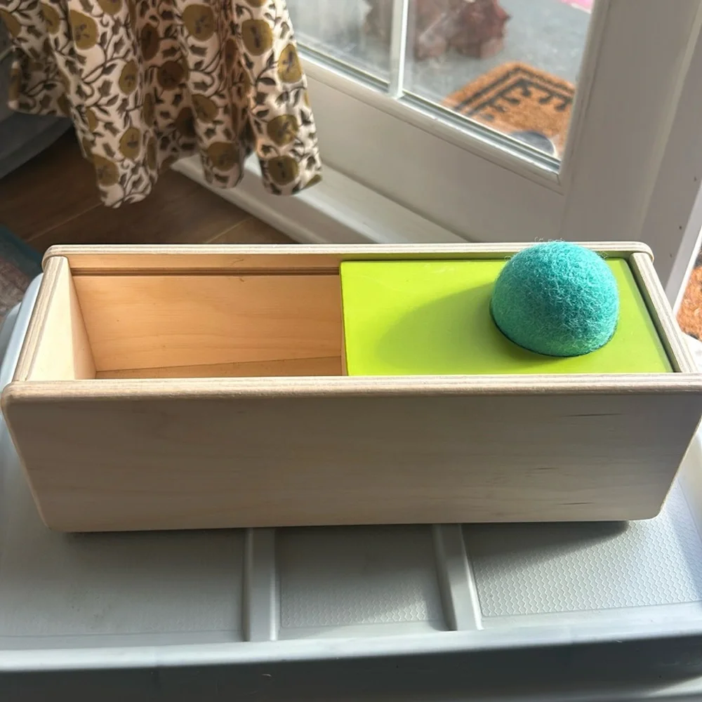 Lovevery Sliding Top Box with felt ball - Picture 1 of 4